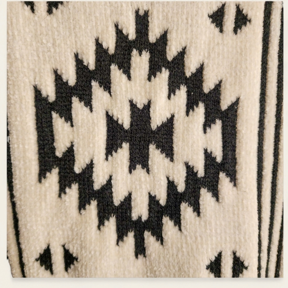 Kamana Aztec Print Chenille Cardigan – Size Large - Picture 6 of 9